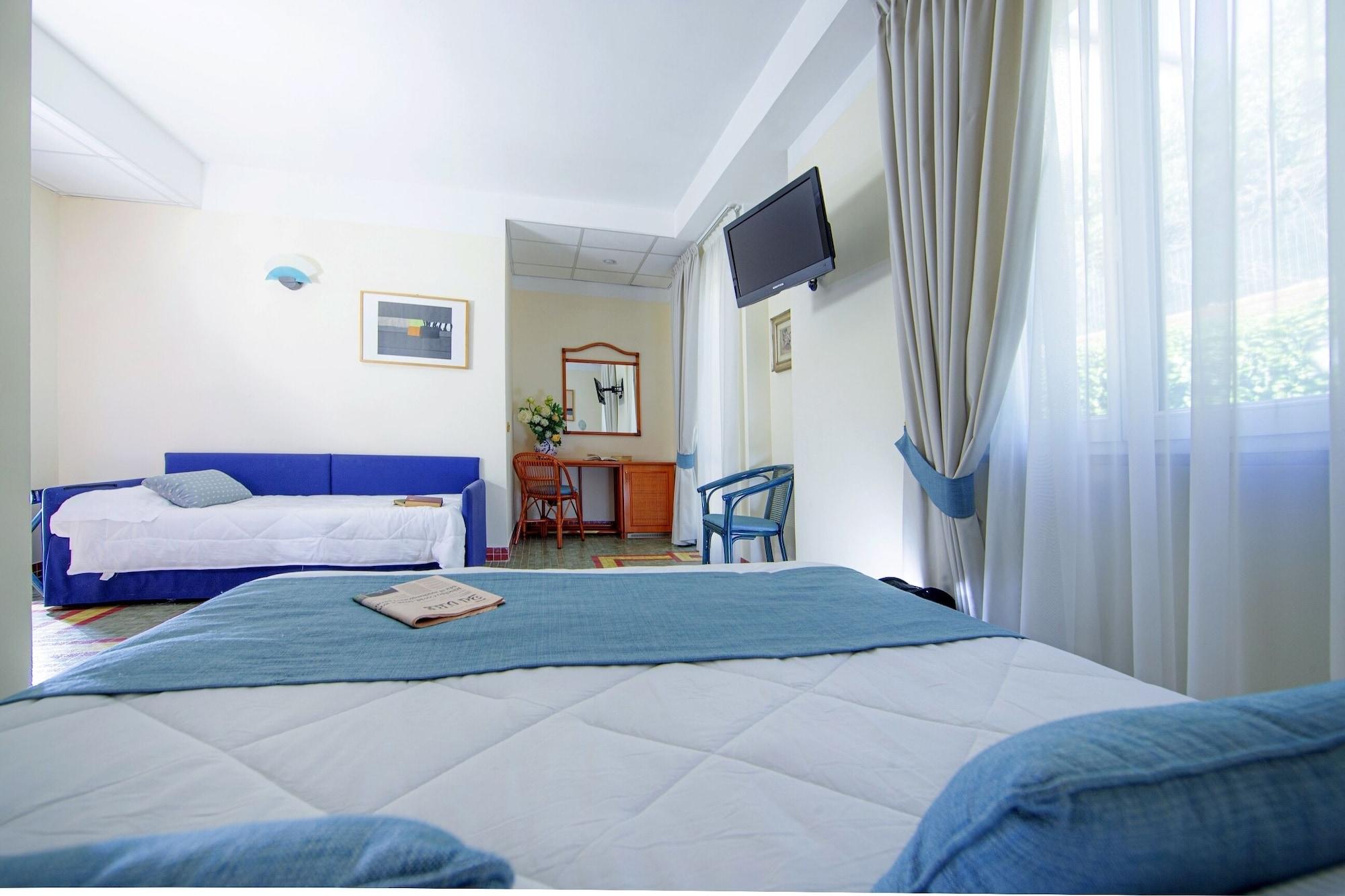 Della Baia Hotel 3*