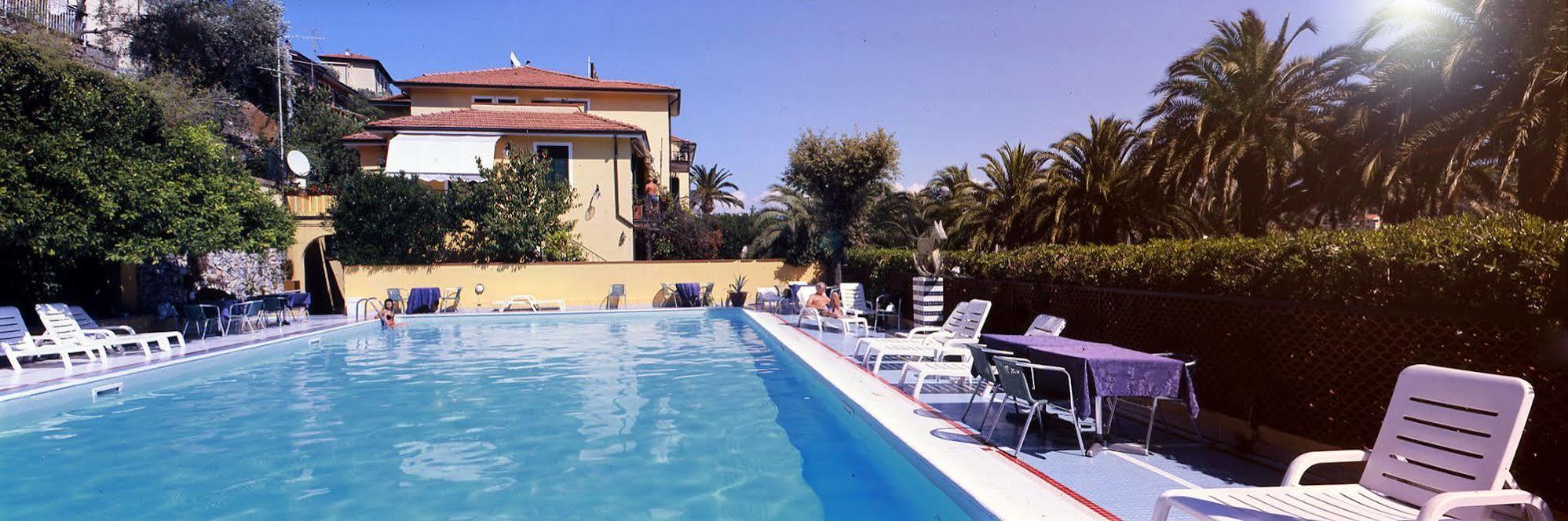 Della Baia 3*